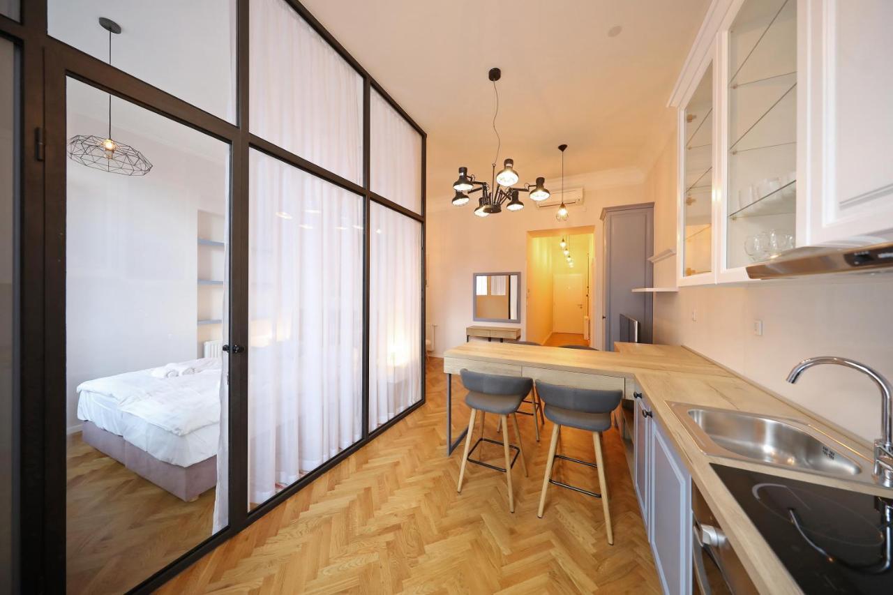 Swanky Central Apartments ซาเกร็บ ภายนอก รูปภาพ