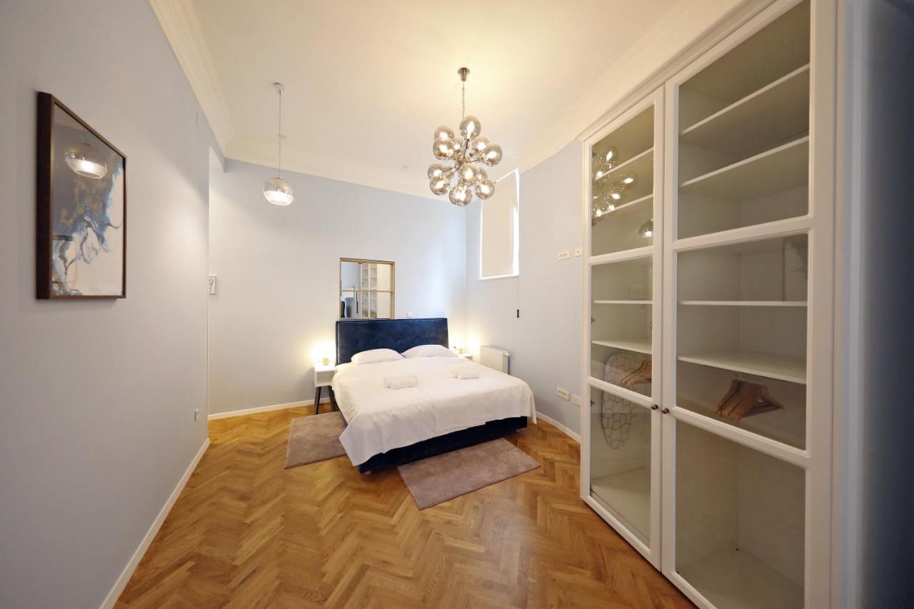 Swanky Central Apartments ซาเกร็บ ภายนอก รูปภาพ