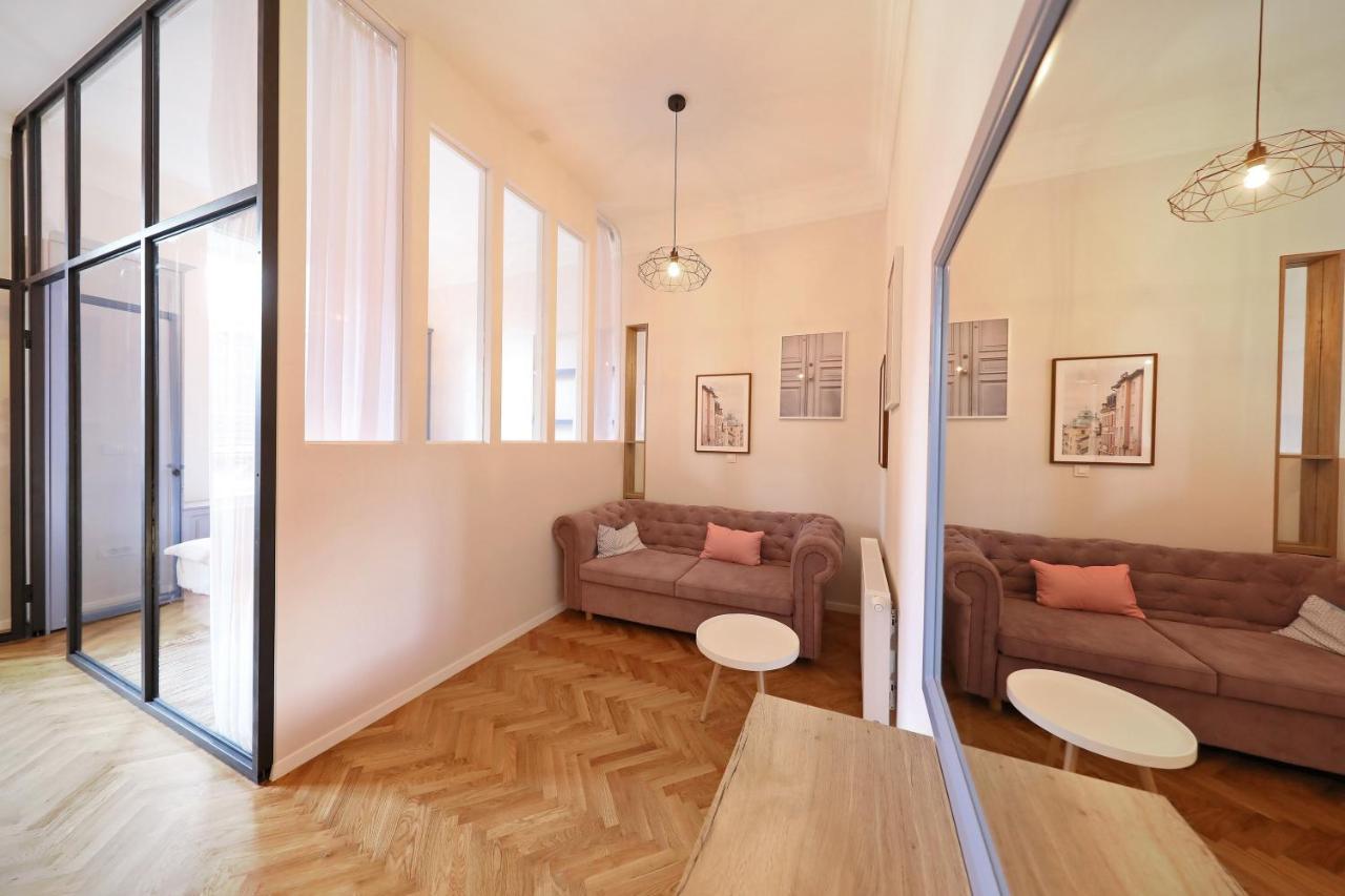 Swanky Central Apartments ซาเกร็บ ภายนอก รูปภาพ